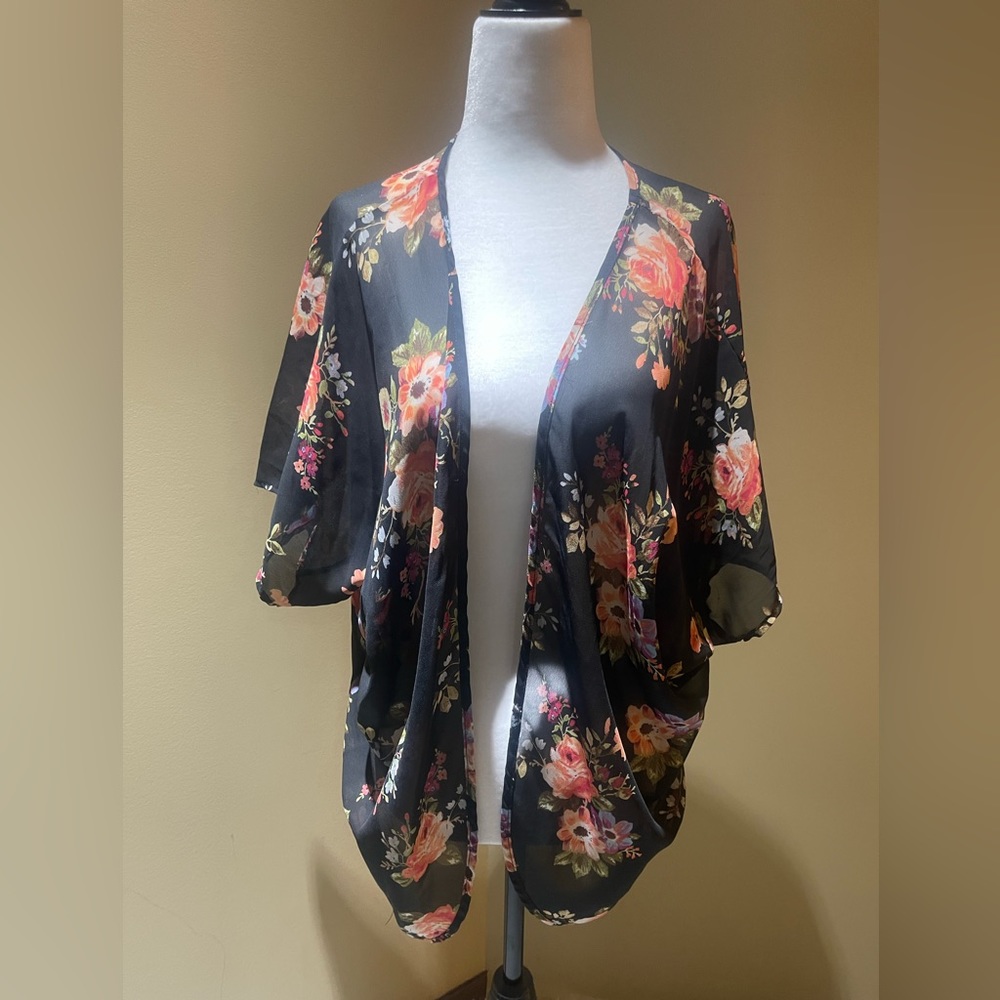 👻🎃CLEARANCE🎃👻 🌟HOST PICK🌟 My Beloved floral kimono